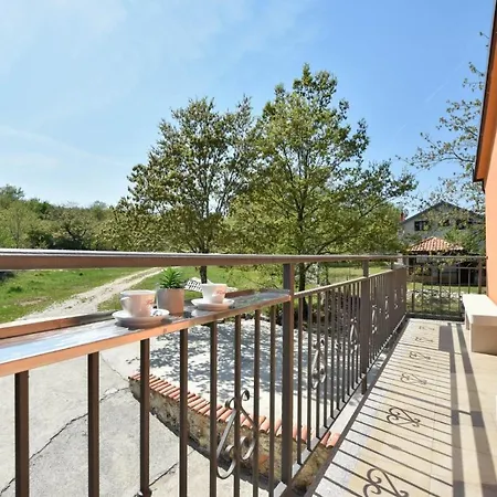 Willa With Swimming Pool, Wellness, Horses And Donkeys Vrlika